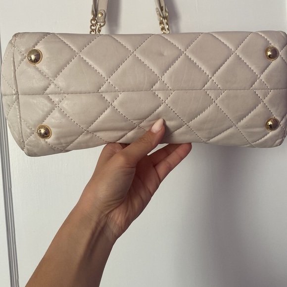 Michael Kors Ivory quilted shoulder bag - Picture 5 of 15